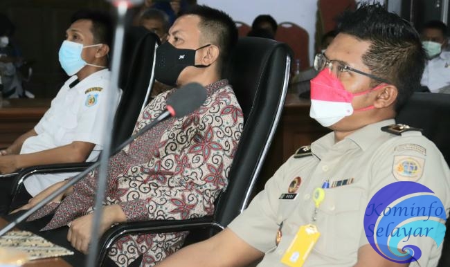 Bupati Basli Ali bersama Kepala BPN Selayar hadiri penyerahan sertifikat Redistribusi Tanah oleh Presiden Jokowi