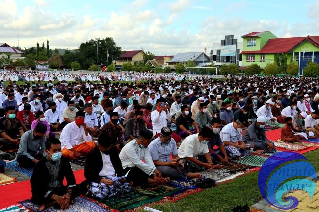 Sekda Marjani Sultan, Shalat id bersama warga di Lapangan Pemuda Benteng