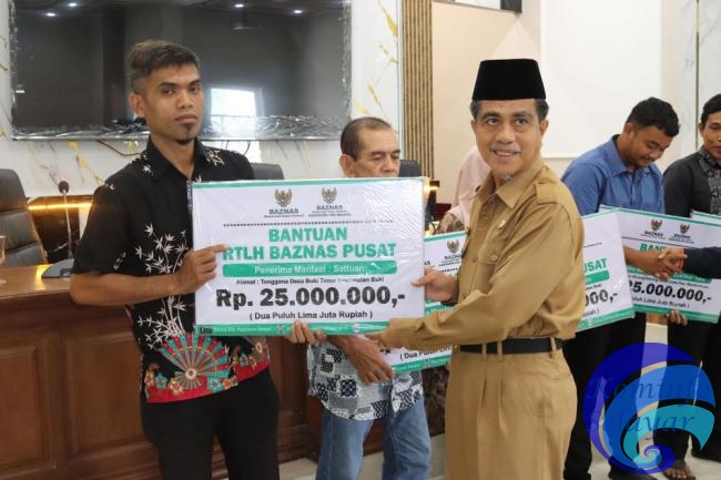 Wabup Selayar Serahkan Bantuan RTLH dan Santunan JKM BPJS Ketenagakerjaan