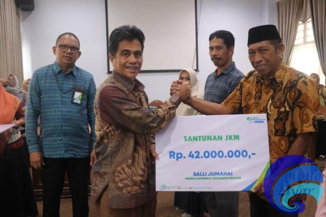 Wabup Selayar Serahkan Santunan JKM kepada Lima Ahli Waris Peserta BPJSTK