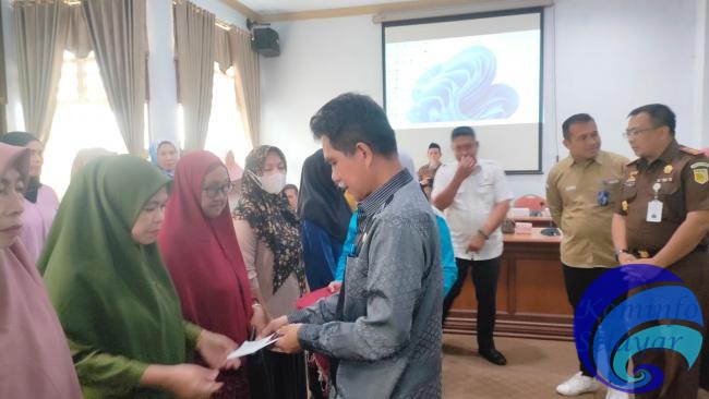 Wabup Saiful Arif Salurkan Bantuan, Langkah Strategis Pemda Selayar Tekan Dampak Inflasi