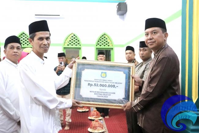 Bupati Basli Ali Lantik Pengurus dan serahkan Dana Hibah ke Masjid Besar Babul Khaer Benteng Selatan