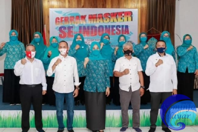 Dukung Gebrak Masker, TP PKK Selayar Bersama IKAPTK Bagikan 2.800 Masker