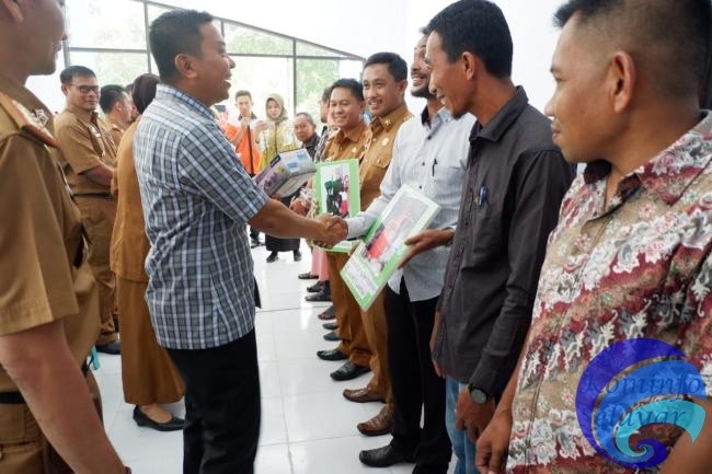 Bupati Kepulauan Selayar Serahkan Bantuan Peralatan Bagi Pelaku UMKM 