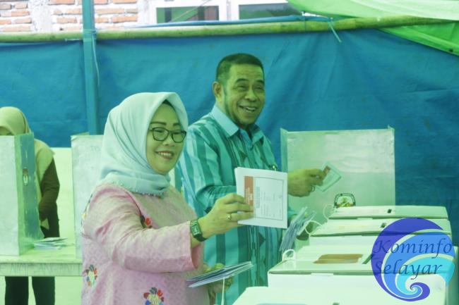 Wabup Kepulauan Selayar Gunakan Hak Pilihnya di TPS 007 Desa Parak