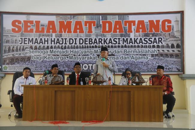 Wabup Kepulauan Selayar, Sambut Kedatangan Jemaah Haji Kloter 12 di Debarkasi Sudiang Makassar 