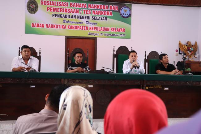 Pengadilan Negeri Kerjasama BNK Selayar Gelar Sosialisasi Bahaya Narkoba 