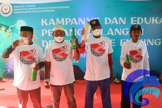 Sadar dan Sukarela, Empat Pelaku Illegal Fishing Serahkan Bahan Baku Bom Ikan kepada Sekjen KKP