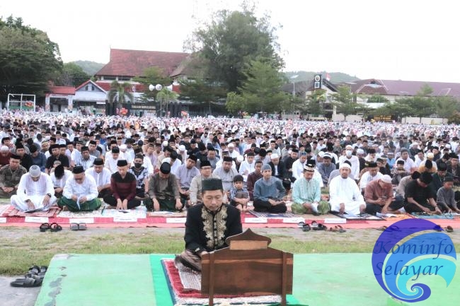 Bupati, Forkopimda Selayar Bersama Ribuan Umat Muslim Khusyuk Shalat Idul Adha di Lapangan Pemuda Benteng