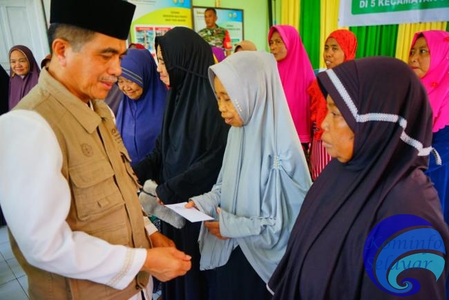 Hari Kedua di Pulau Kayuadi, Wabup Salurkan Zakat dari Baznas dan Bantuan dari Kemensos