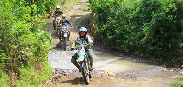 Bupati Kepulauan Selayar Tuntaskan Jalur Katrac One Day Trail Andventure 2017