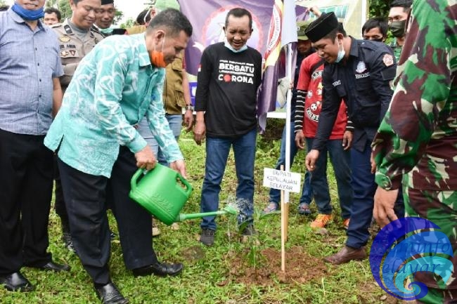 Penanaman Pohon Tandai Pembukaan Gerakan Go green Karang Taruna Perkasa Muda Desa Bonea Timur 