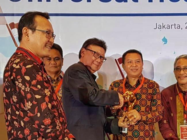 Terapkan BPJS Gratis Bagi Warganya, Bupati Selayar Raih Award UHC 