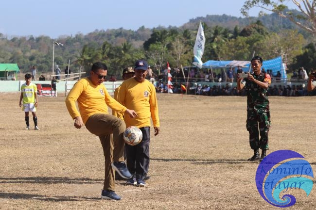 Buka Turnamen Sepak Bola Bupati Cup V 2023 di Pulau Jampea, Bupati Basli Ali Harap Lahir Atlit Berprestasi