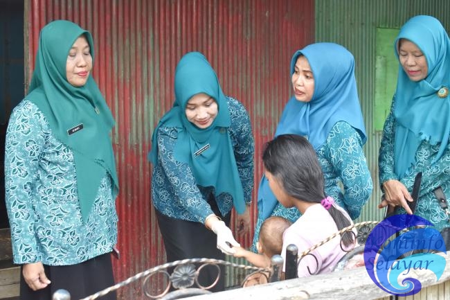 TP. PKK dan Dinkes Selayar Sweeping PIN Polio Kerumah Warga