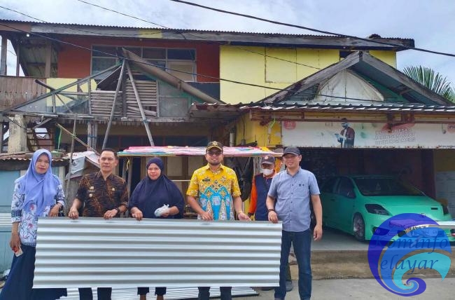 BPBD Selayar Serahkan Bantuan Rehabilitasi Pasca Bencana