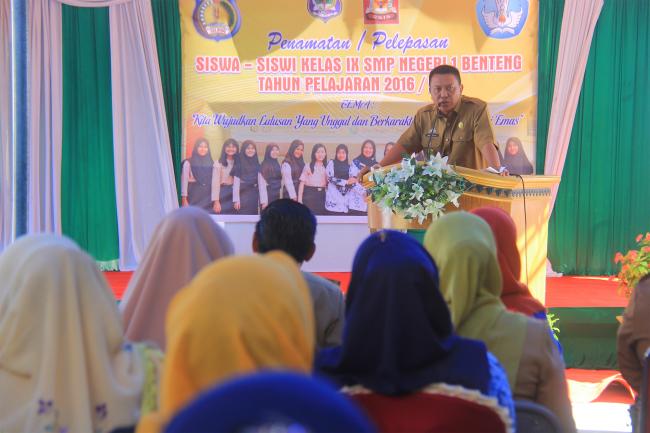 Dalam Sehari Bupati Kep. Selayar Hadiri Dua Acara Penamatan Sekolah