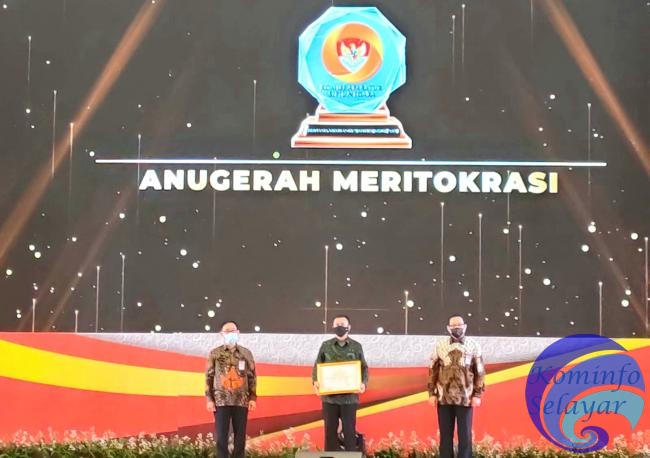 Bupati Basli Ali raih Anugerah Meritokrasi 2021 dari KASN