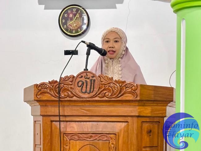 Wakili Kadis Kominfo, Mar awati Sampaikan Sambutan Seragam Bupati di Masjid Al Ashar Benteng Selatan