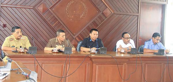 Persiapan Menyambut Kedatangan Ketua DPR RI, Bupati Rapat Bersama Para Kepala Desa