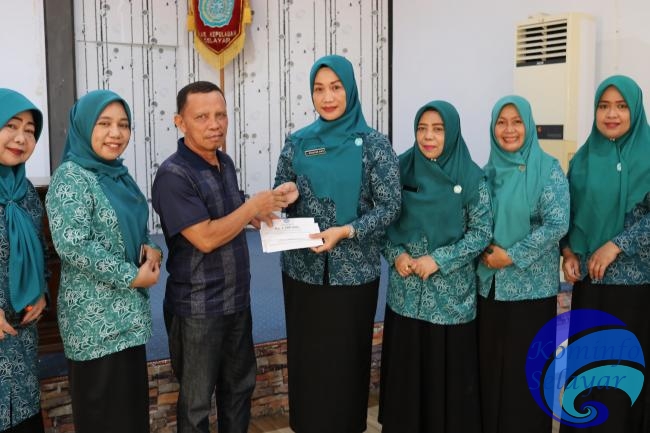 TP PKK Selayar Bantu Korban Kebakaran di Pulau Kayuadi