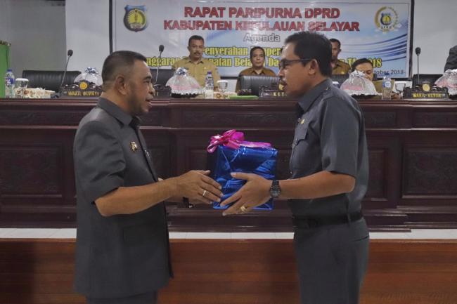 Paripurna DPRD Selayar, Agenda Penyerahan Ranperda APBD Perubahan TA 2018 