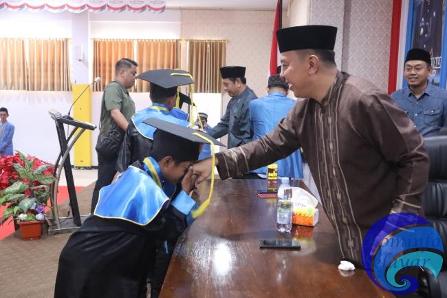 Wisuda Santri LPPTK BKPRMI, Bupati Basli Ali Bocorkan Kiat Sukses Belajar  BJ Habibie