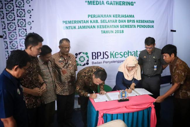 Bupati Kep. Selayar dan Kepala BPJS Cabang Bulukumba Teken MOU Cakupan Semesta Program JKN-KIS