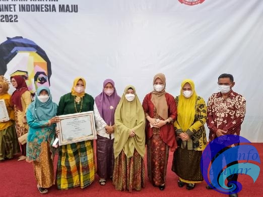Hari Kartini 2022, Asriati PTT Bidan Desa Terima Penghargaan OASE-KIM