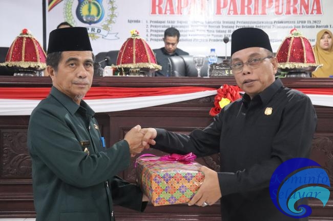 Wabup Selayar Serahkan Ranperda tentang APBD Perubahan Tahun Anggaran 2023 pada Rapat Paripurna DPRD