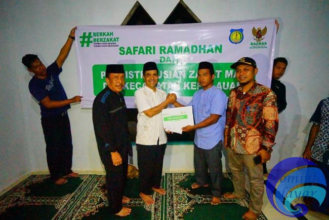 Wabup Selayar ke Desa Karumpa Serahkan Zakat Sekaligus Terima Aspirasi Warga