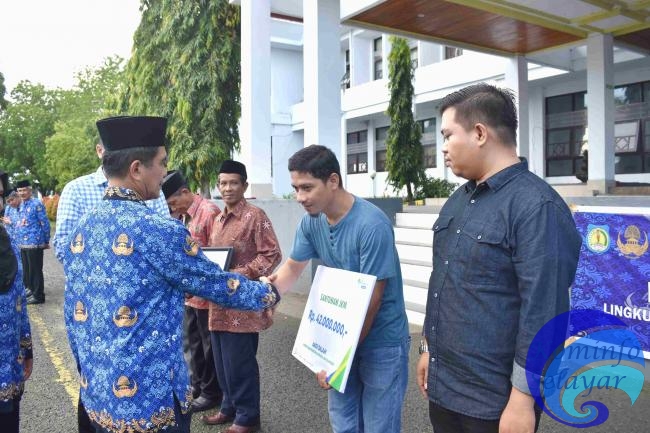 Wabup Selayar Serahkan Santunan JKM, ASN Diminta Aktif Dalam Program Sikamaseang BPJSTK