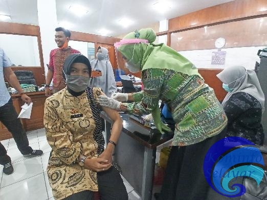 Cegah COVID-19, Jajaran Pegawai Diskominfo-SP Selayar Jalani Vaksin Tahap II