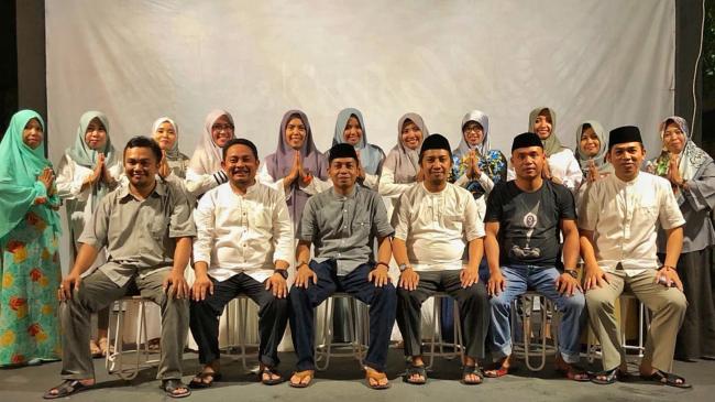 Kelompok Solidaritas " 99 " Berjibaku Bagi-Bagi Sembako Kepada Keluarga Kurang Mampu