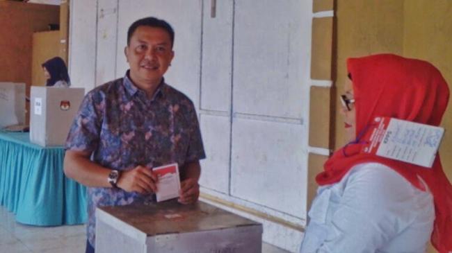 Bupati dan Sekda Kepulauan Selayar Mencoblos di TPS Ini  