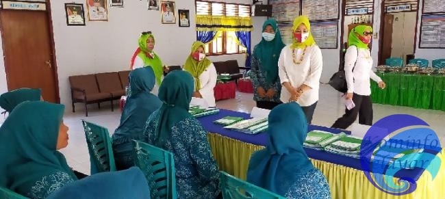 Ketua TP PKK Kepulauan Selayar Lakukan Pembinaan Program PKK di Desa Menara Indah