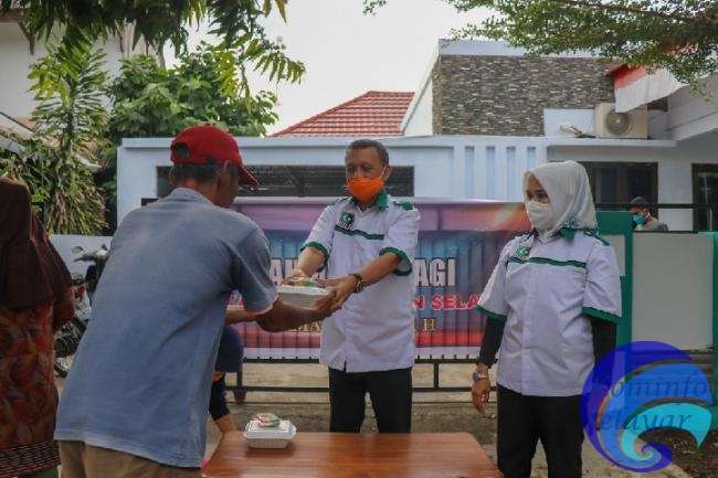 Peduli pada Kaum Dhuafa, KAHMI Selayar Bagi-bagi Menu Buka Puasa