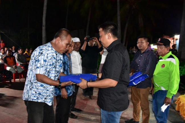 Lebih Dari 5 Jam Perjalanan Laut, Bupati Kepulauan Selayar tiba di Jinato Salurkan Bantuan