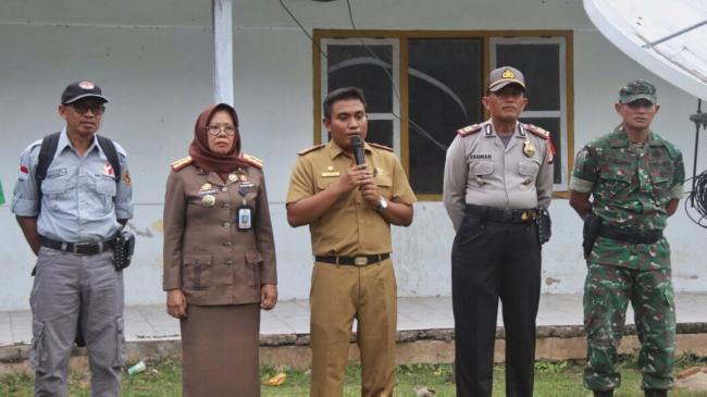 Camat Pasimasunggu Lepas Pendistribusian Logistik Pilgub Sulsel ke PPS 