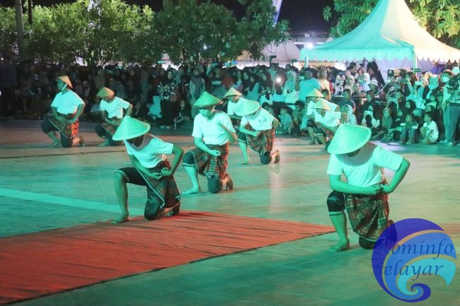 Tarian Massal Binaan Sanggar Seni Tanadoang Tampil pada Opening Seremoni FTB 2023  