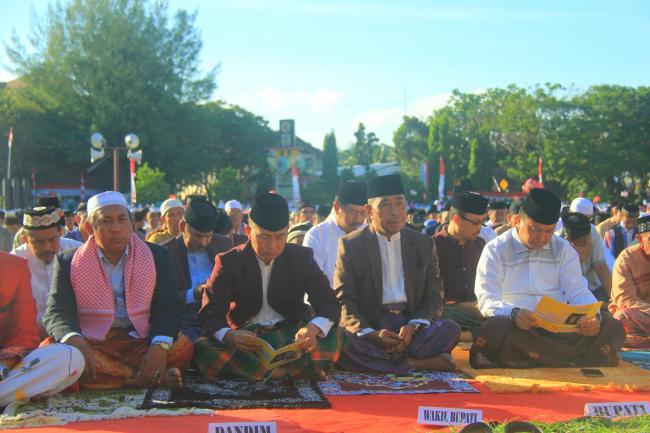 Sholat Idul Adha 1438 H Terpusat di Lapangan Pemuda Benteng, Total Hewan Qurban Capai 415 Ekor