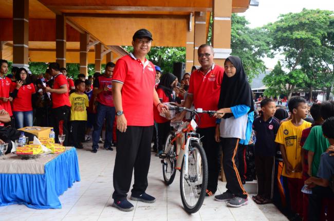Gerak Jalan Santai Hari Koperasi ke-70 Banjir Doorprize