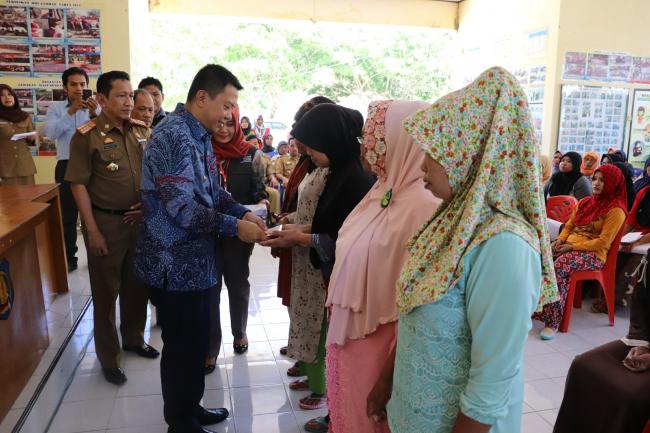 95penyerahanbantuan.JPG