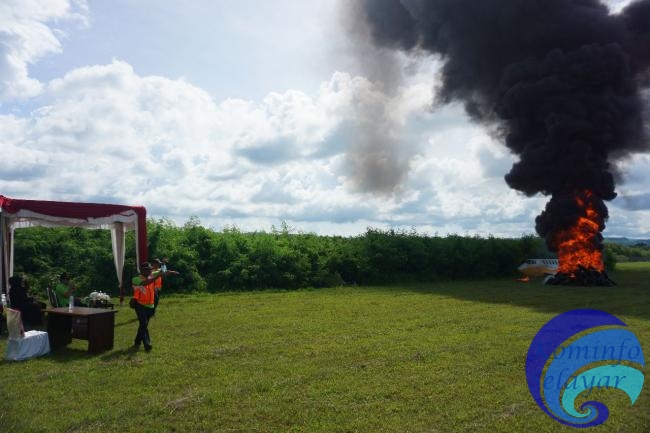 Bandara Aroeppala Selayar Simulasi PKD Penanganan Pesawat Crash Landing