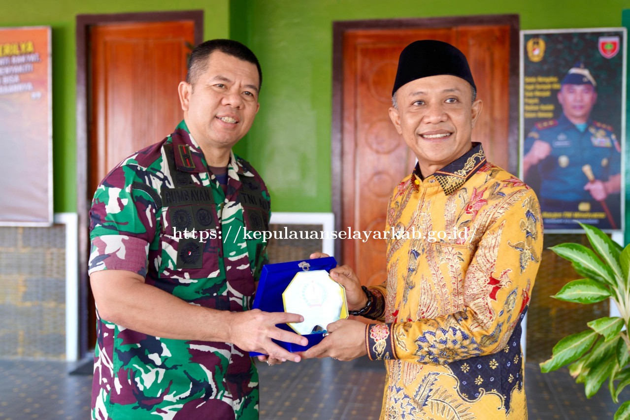 Bupati Natsir Ali Kenalkan Pulau Tinabo pada Danrem 141 Toddopuli Brigjen TNI Andre Clift Rumbayan