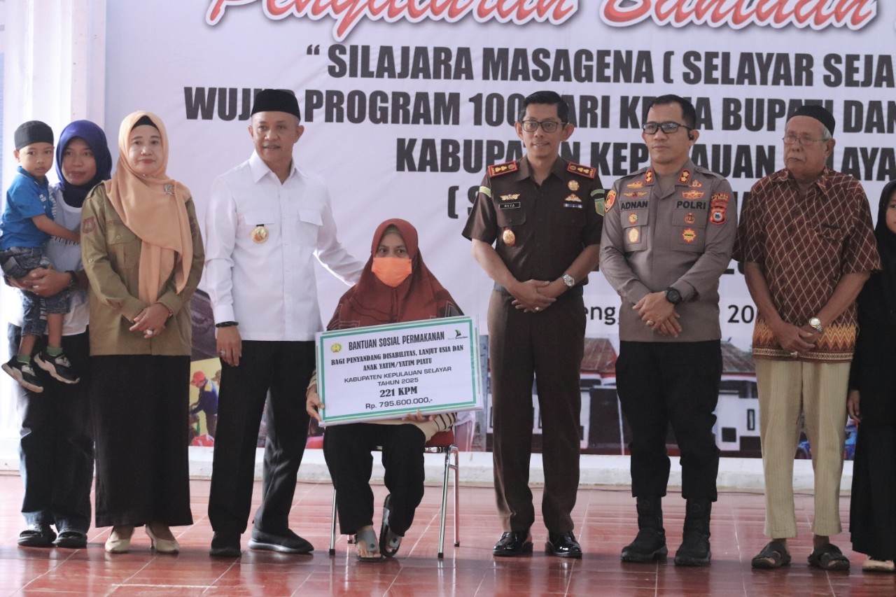 Kepedulian Nyata Bupati Natsir Ali, 221 Warga Rentan Terima Bantuan Langsung Rp3,6 Juta per Orang