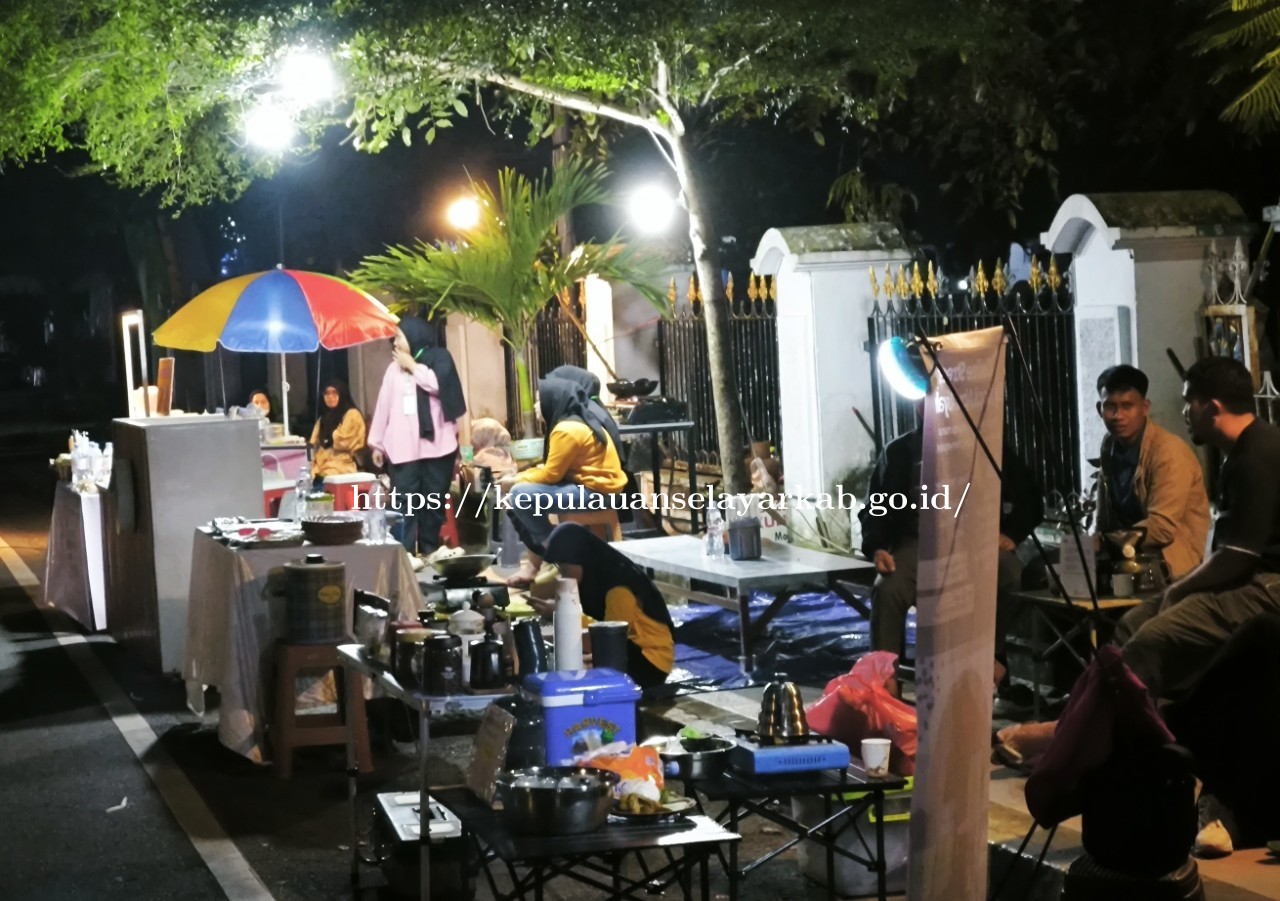 UMKM Ramaikan Malam Menjelang Launching Car Free Day di Selayar
