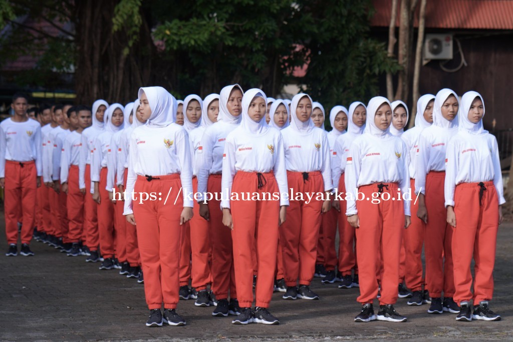 Kesbangpol Pastikan Penggantian Sepatu yang Rusak, Tiba Paling Lambat Besok