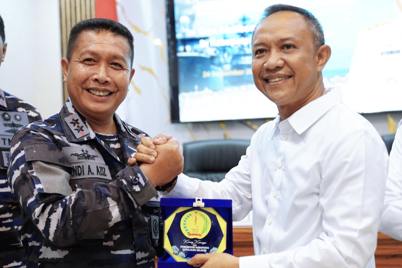 Kembali ke Tanah Kelahiran, Laksamana Muda TNI Andi Abdul Azis Disambut Hangat Bupati Kepulauan Selayar