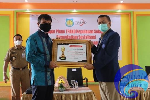Pemkab Selayar Terima TPAKD Award 2020 dari OJK Reg 6 Sulampua